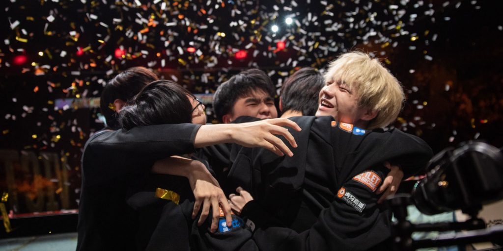 League of Legends World Championship Finals live: FPX defeat G2 as home  favourites flounder, The Independent